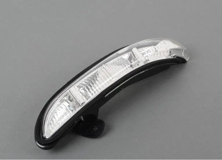 Mercedes W219 Kasa CLS Serisi Sağ Dikiz Ayna Sinyali 2198200621