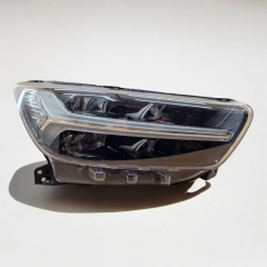 Volvo XC40 Sağ Ön Far Led 31655983