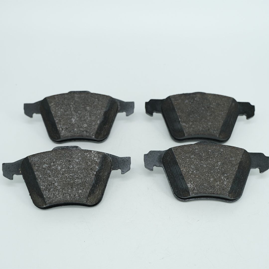 Volvo XC40 Ön Fren Balatası 16 İnç 32287456