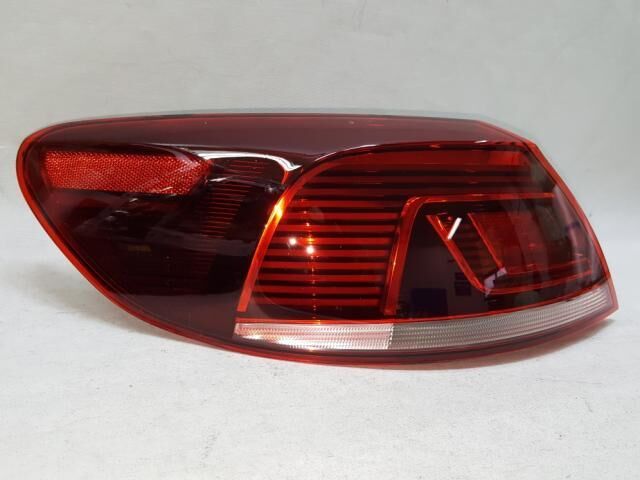 Volkswagen Passat CC 2012-2017 Model Arası Sol Arka Dış Stop Çamurluktaki