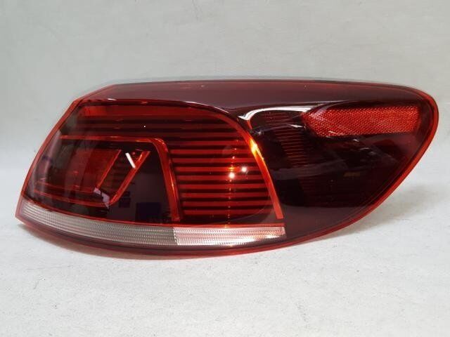 Volkswagen Passat CC 2012-2017 Model Arası Sağ Arka Dış Stop Çamurluktaki