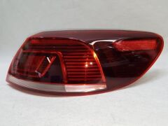 Volkswagen Passat CC 2012-2017 Model Arası Sağ Arka Dış Stop Çamurluktaki