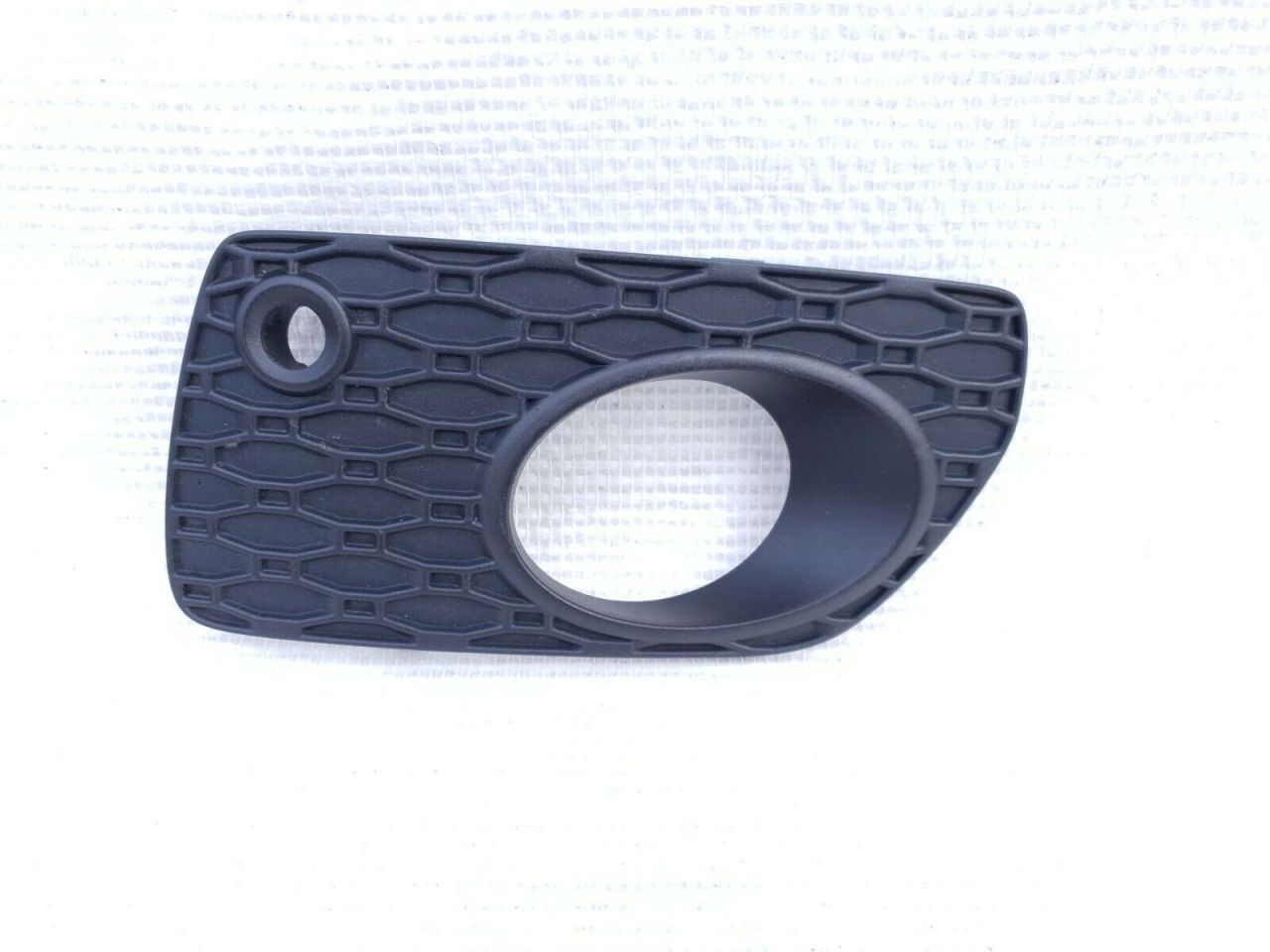 Volvo XC70 Sağ Sis Farı Çerçevesi 2008 Sonrası 30744522