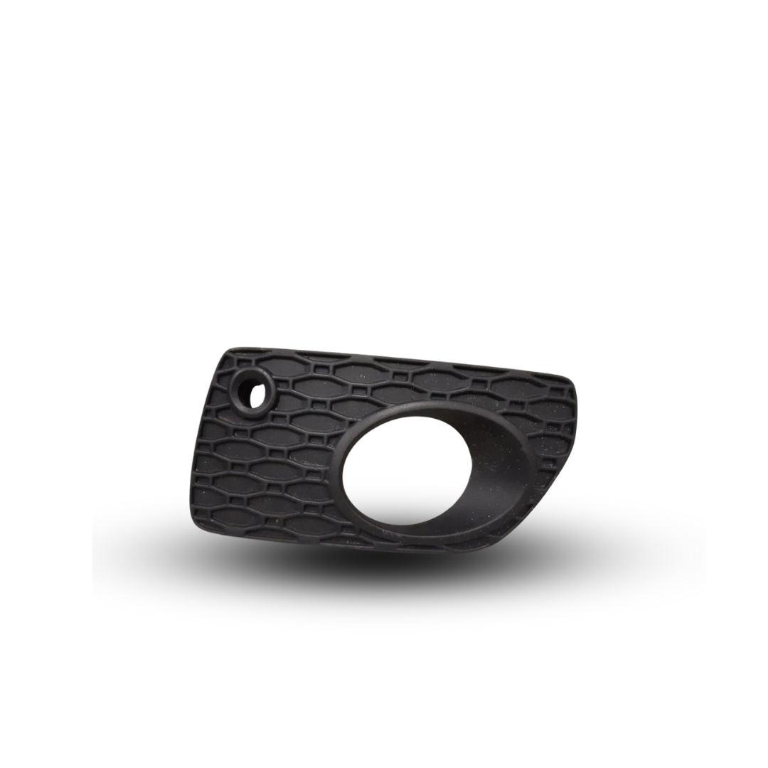 Volvo XC70 Sağ Sis Farı Çerçevesi 2008 Sonrası 30744522